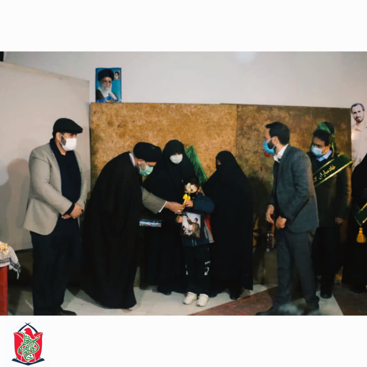 آئین تجلیل از مادران و همسران شهدای فاطمیون شهر اصفهان