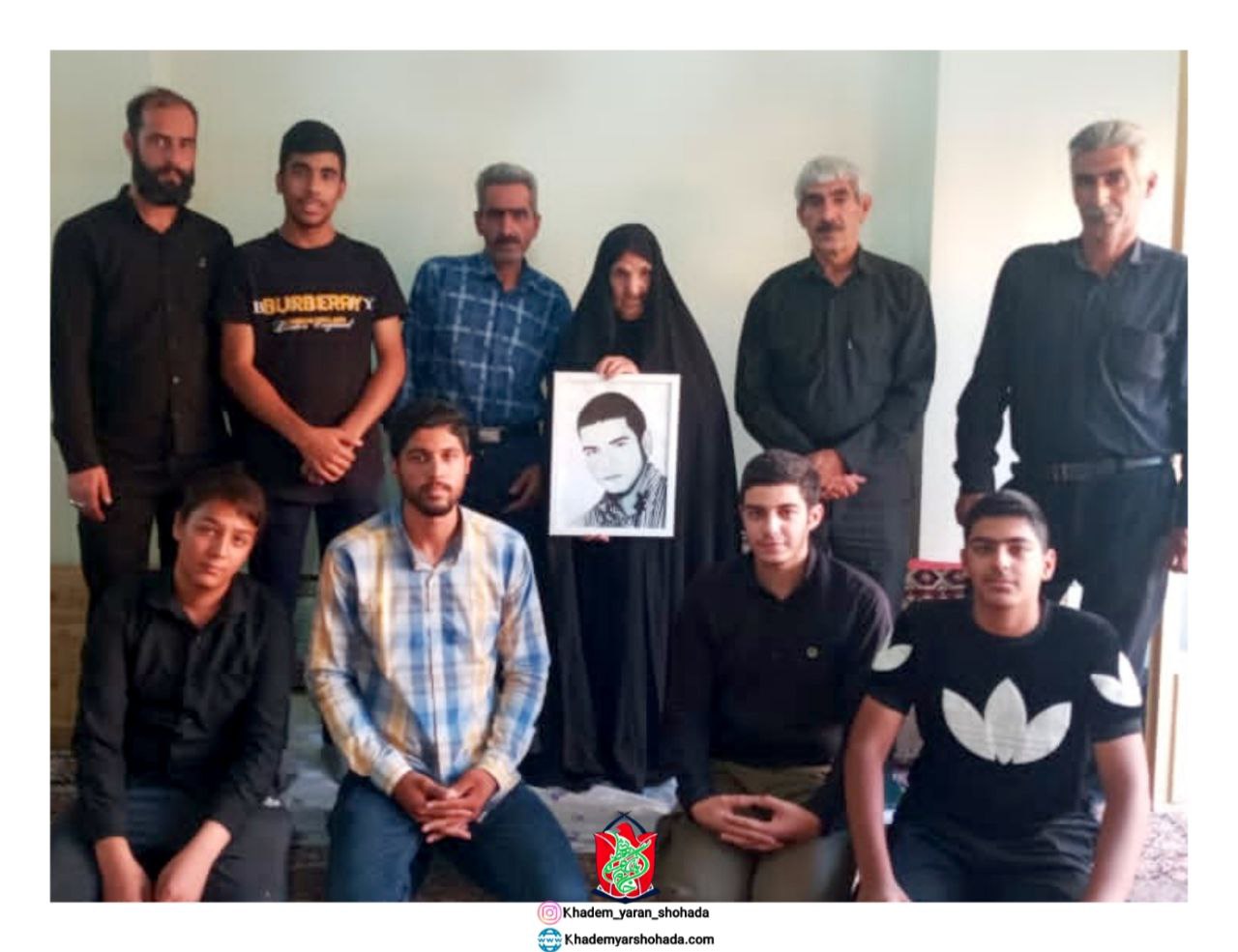 دیدار خادمیاران گلستان شهدا اصفهان با خانواده شهید ناصر شریفی
