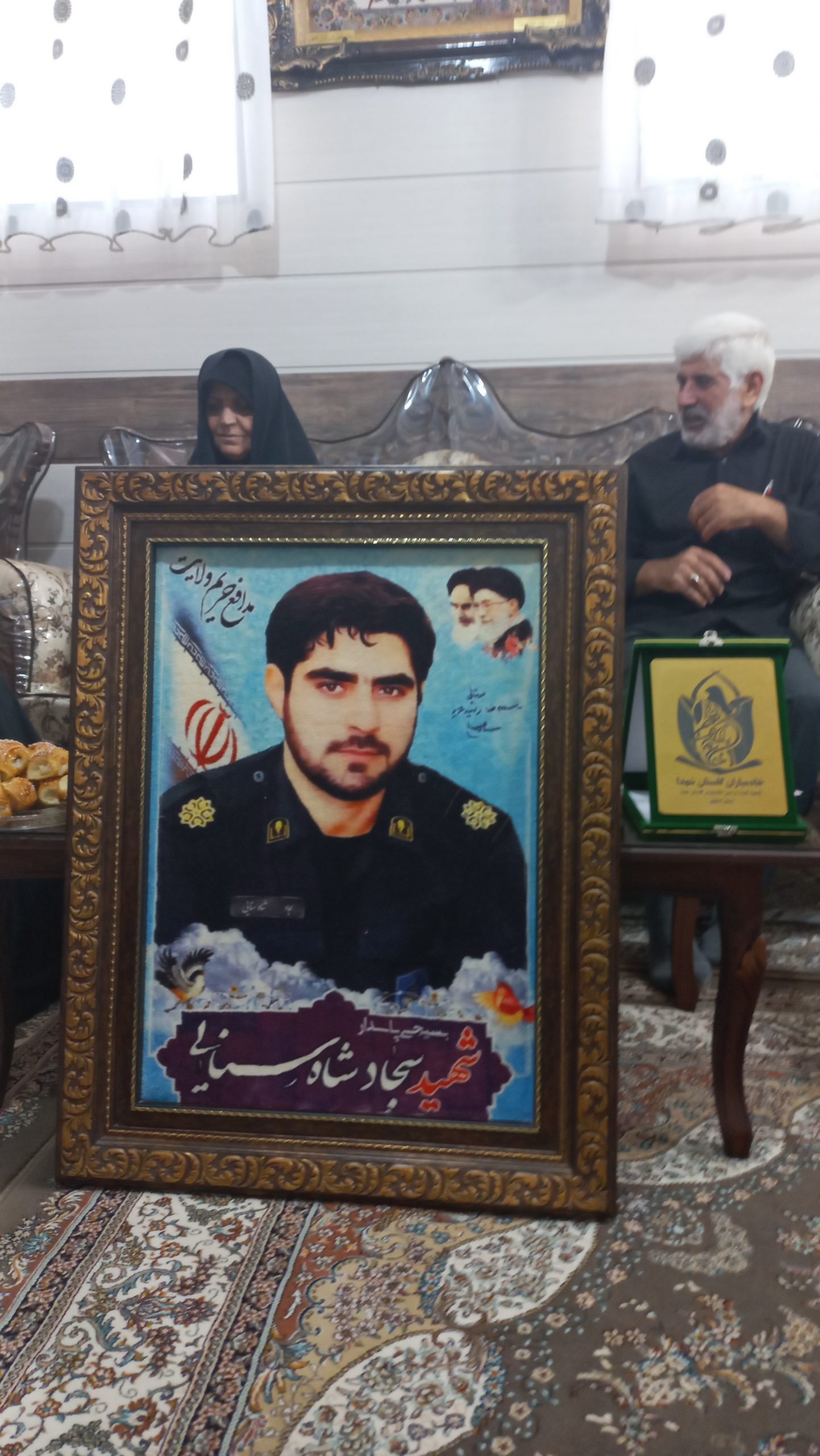 دیدار خادمیاران گلستان شهدا اصفهان با خانواده شهید سجاد شاهسنایی