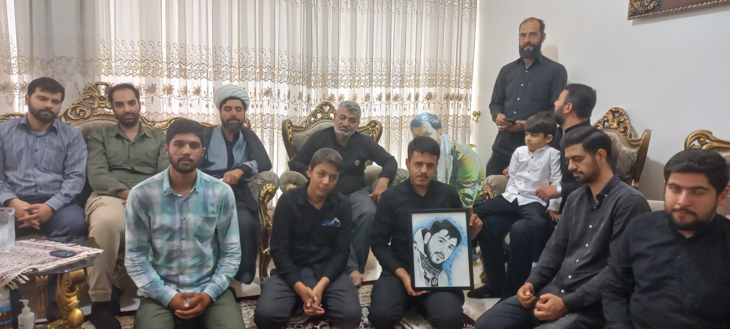 دیدار خادمیاران گلستان شهدا اصفهان با خانواده شهید علی شاهسنایی