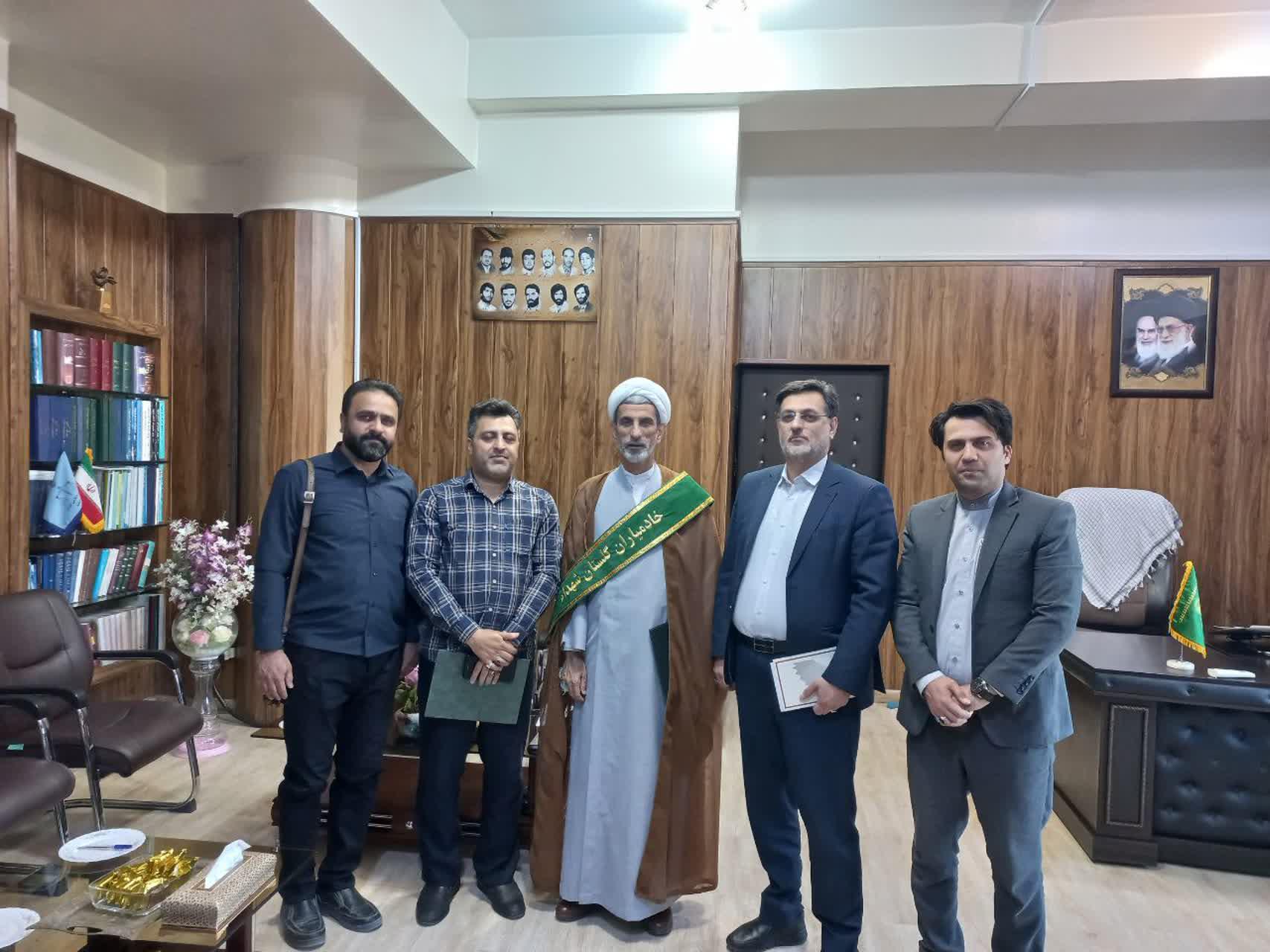 مدیرکل دادگستری استان اصفهان حجه السلام والمسلمین جعفری به جمع خادمیاران گلستان شهدا پیوست