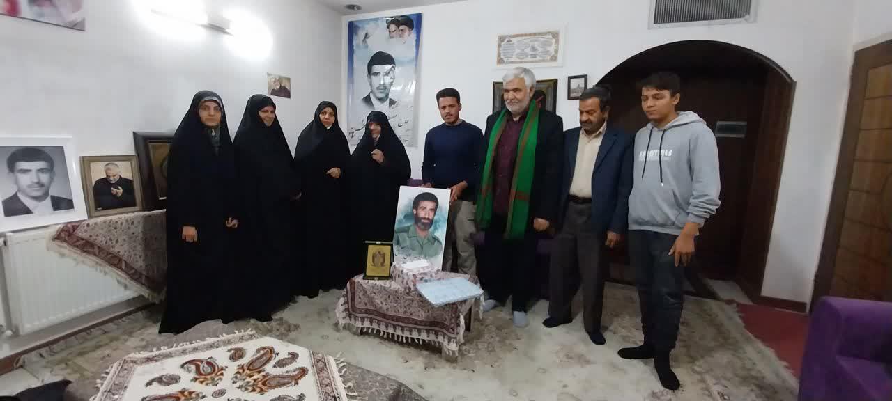 دیدار خادمیاران گلستان شهدا اصفهان با خانواده شهید حاج مصطفی فندرسکی پور