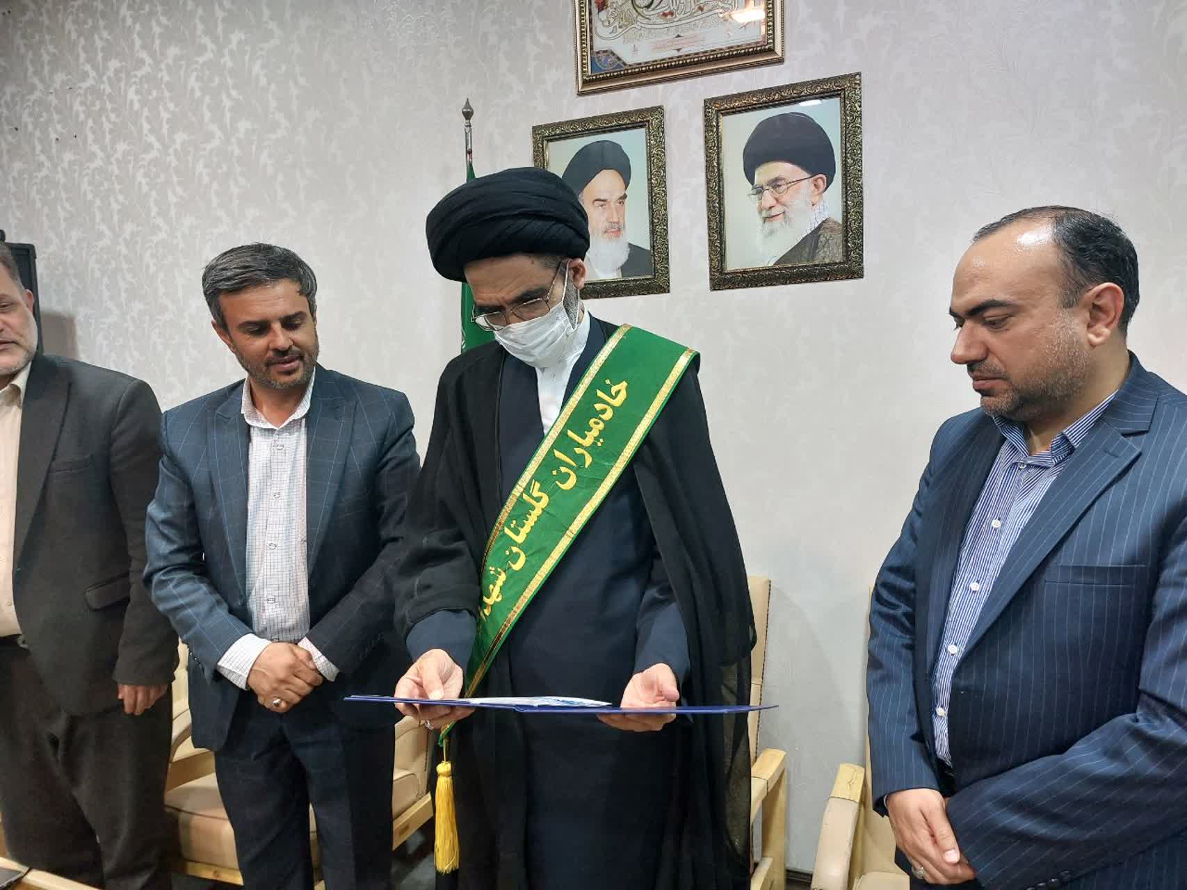 نماینده ولی فقیه و امام جمعه کاشان (دارالمومنین) به جمع خادمیاران گلستان شهداء پیوست