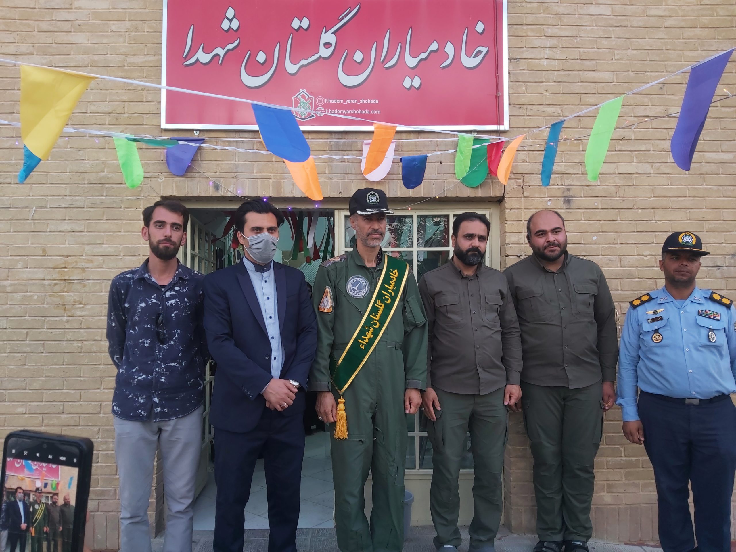 امیر نوری فرمانده پایگاه هشتم شکاری به جمع خادمیاران گلستان شهدا پیوست.