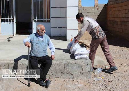 توزیع اقلام جهادی در روستای چاه ریسه اردستان