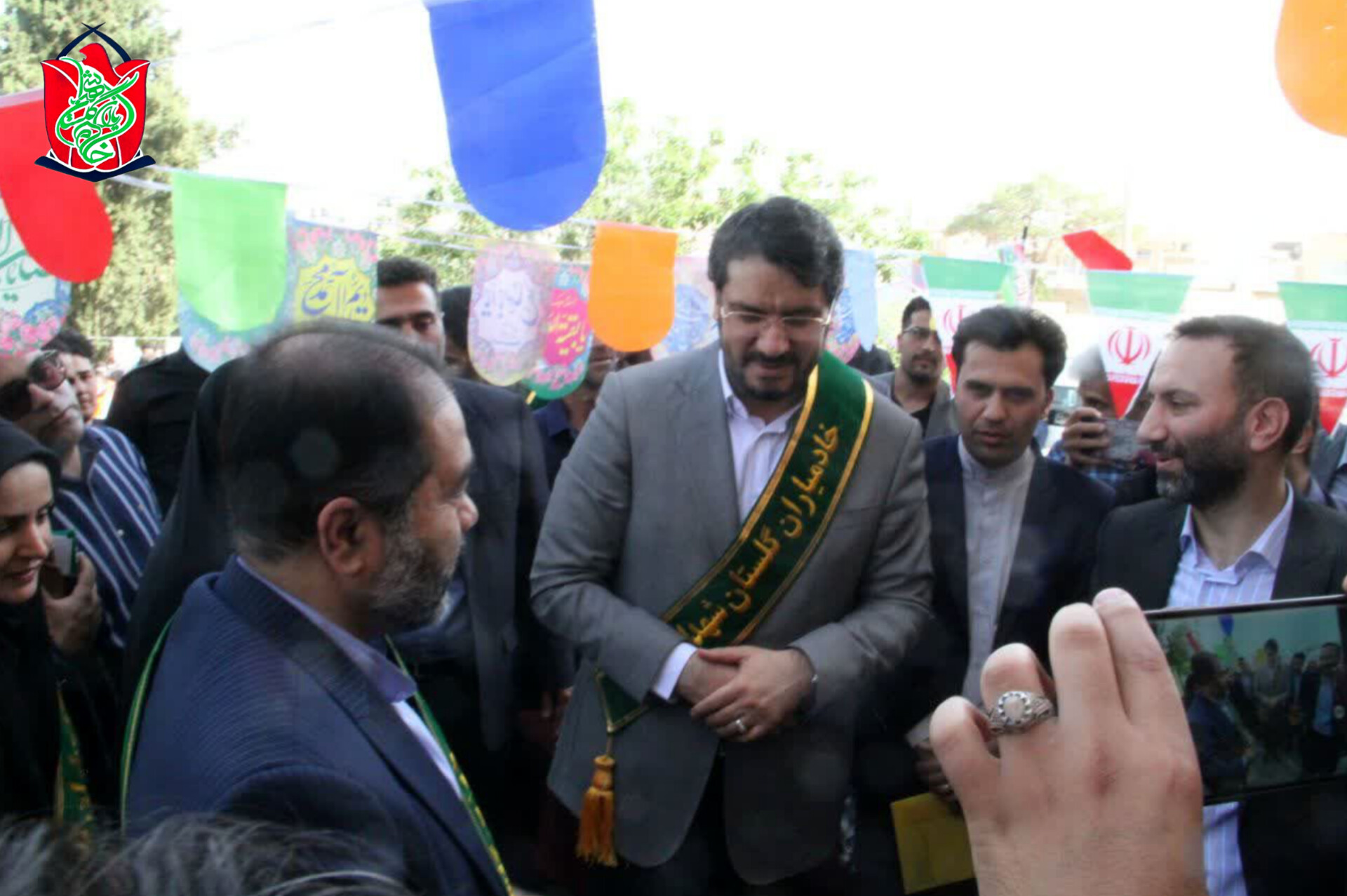 دکتر بذرپاش (وزیر راه،مسکن و شهرسازی-فرزندشهید) ودکتر مرتضوی (استاندار اصفهان ) به جمع خادمیاران گلستان شهدا پیوستند (۱۴۰۲/۴/۶)