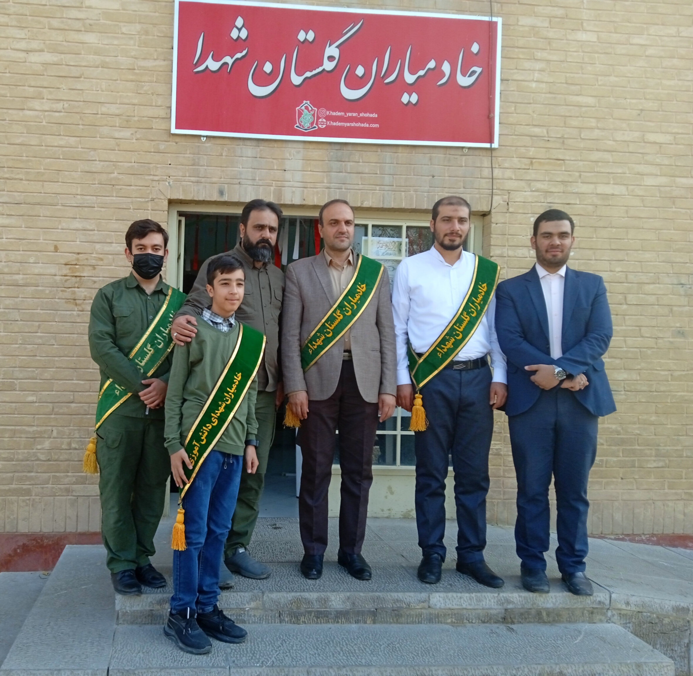 جناب آقای جلال عاملیان (کارشناس مسئول کانون ها و اردوهای) اداره کل آموزش و پرورش و جناب آقای نم نبات (معاونت پرورشی و فرهنگی) اداره کل آموزش و پرورش استان اصفهان به جمع خادمیاران افتخاری گلستان شهدا اصفهان پیوستند.(۱۴۰۲/۹/۱۲)