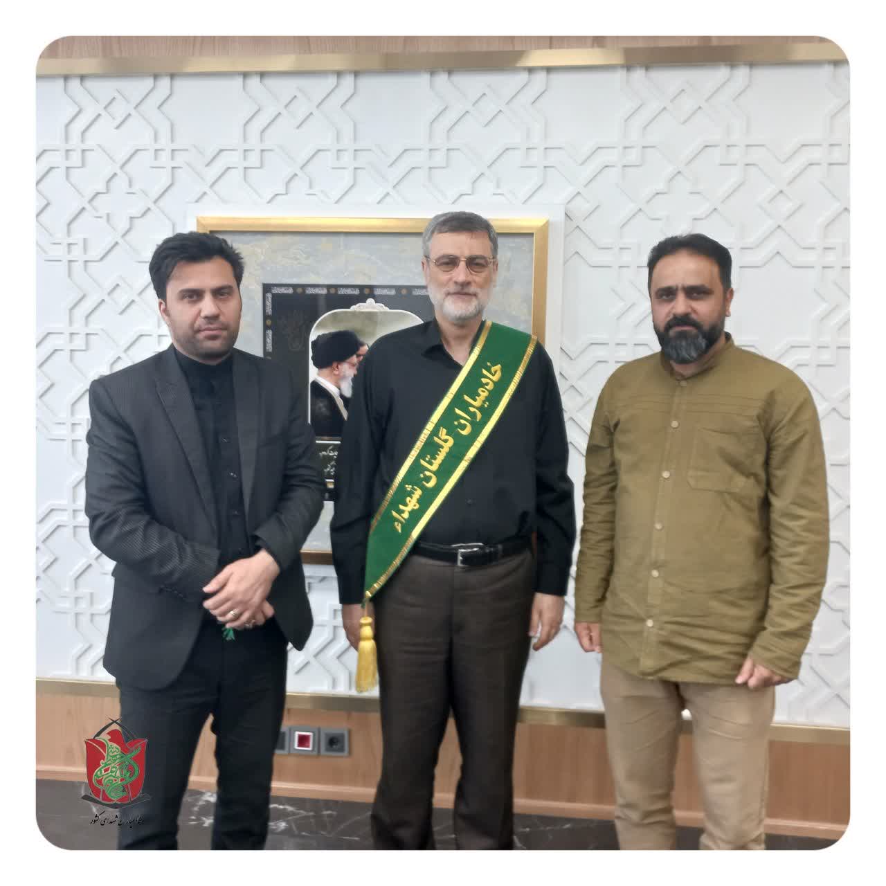 دکترقاضی زاده معاون رییس جمهور و ریاست بنیاد شهید و امور ایثارگران کشور به جمع خادمیاران شهدا پیوست.