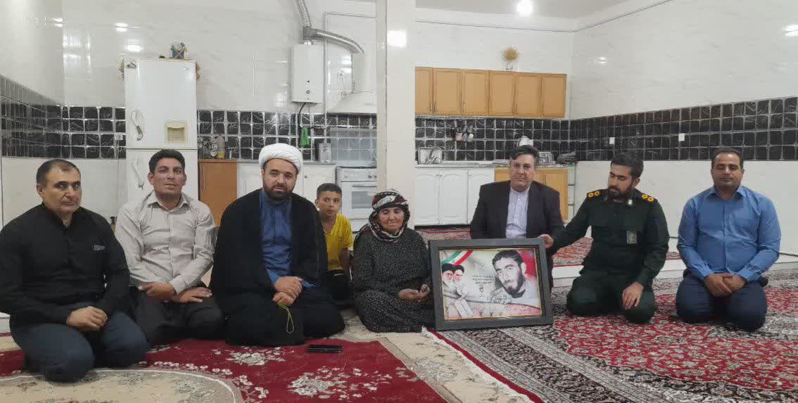 دیدار خادمیاران گلستان شهدای استان لرستان با خانواده های معظم شهداء منطقه طرهان