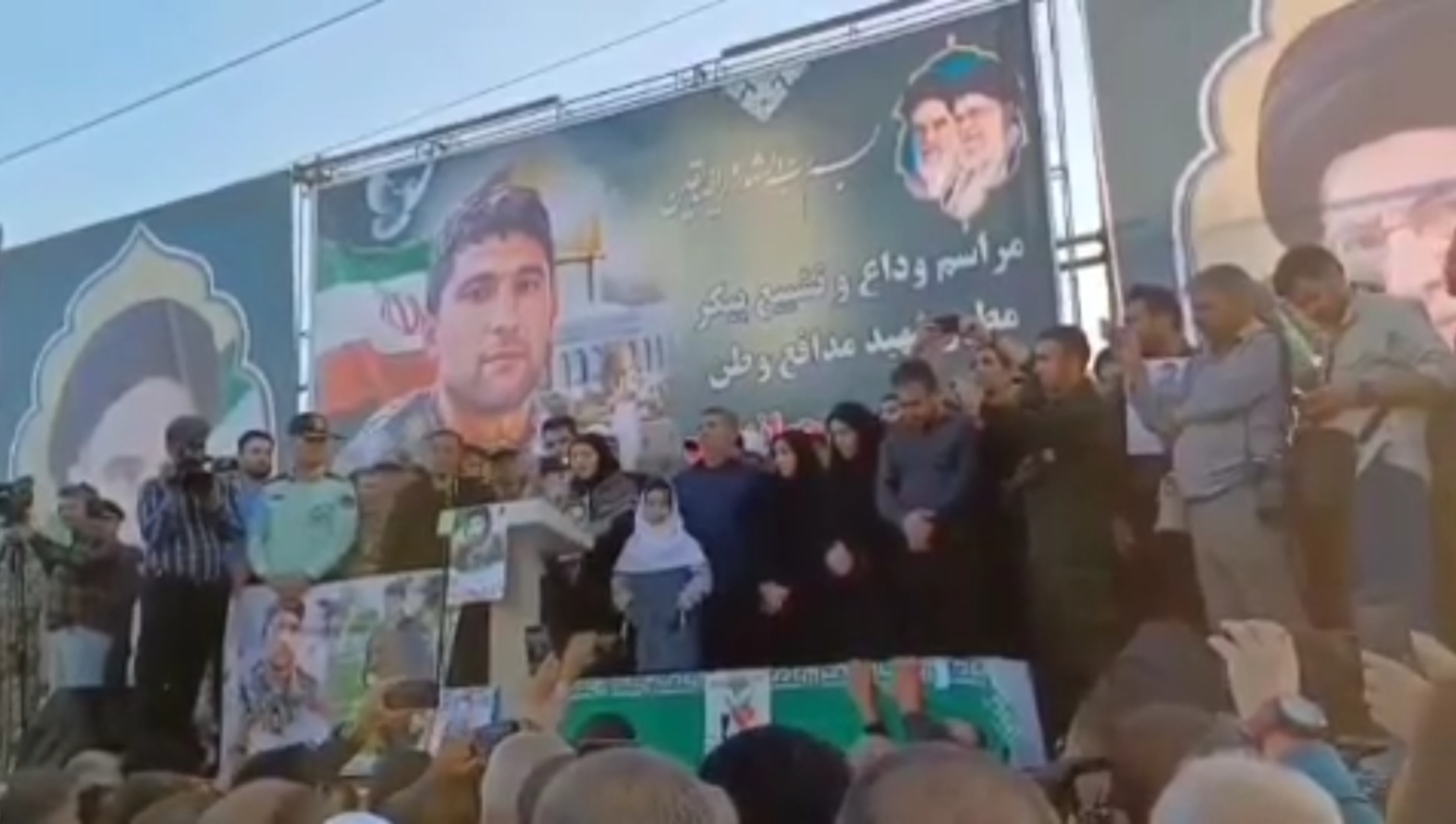 خروش زینبی همسر شهید مدافع وطن حمزه جهاندیده در مراسم وداع با شهید