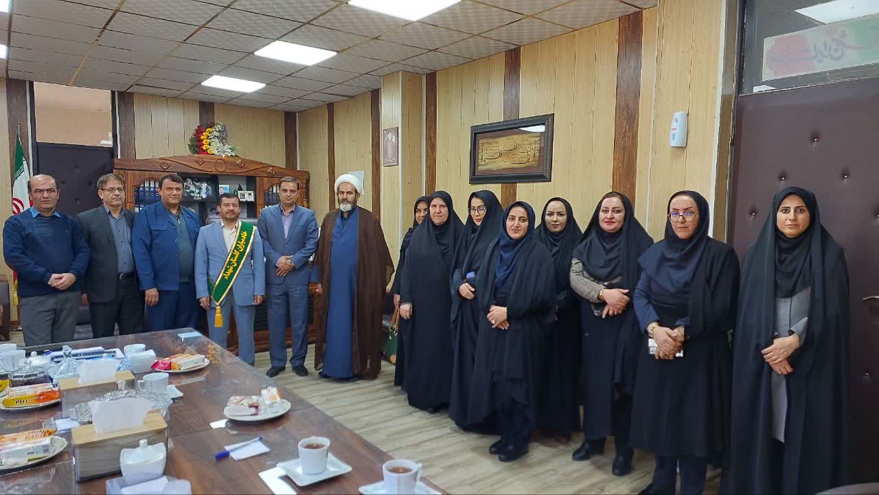 جلسه خادمیاران گلستان شهدای استان کهگیلویه و بویراحمد باحضور مدیر کل بنیاد شهید و دکتر منتظری مدیرعامل بانک توسعه تعاون