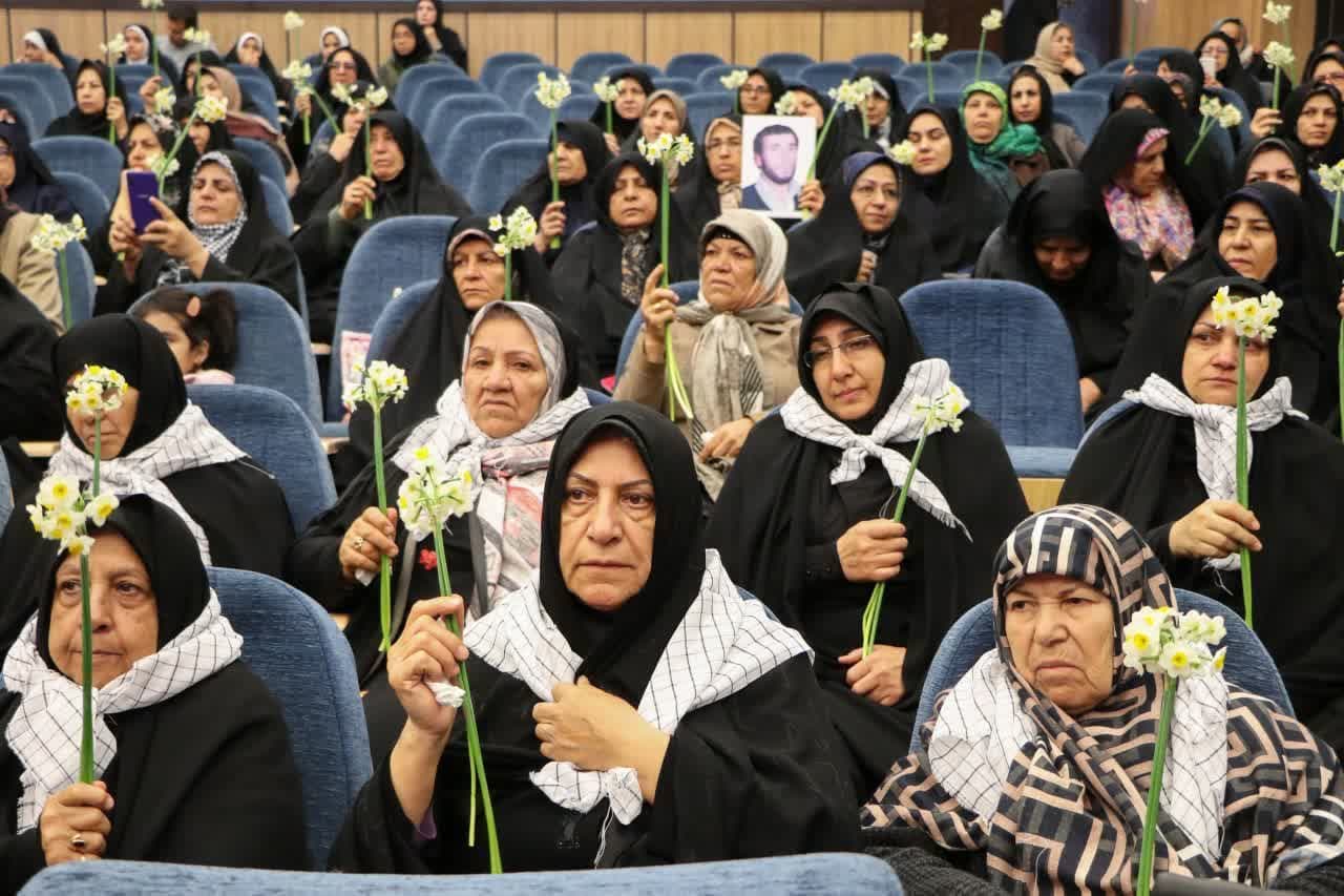 آیین تجلیل از مادران و همسران شهدا به مناسبت وفات حضرت ام‌البنین سلام الله علیها