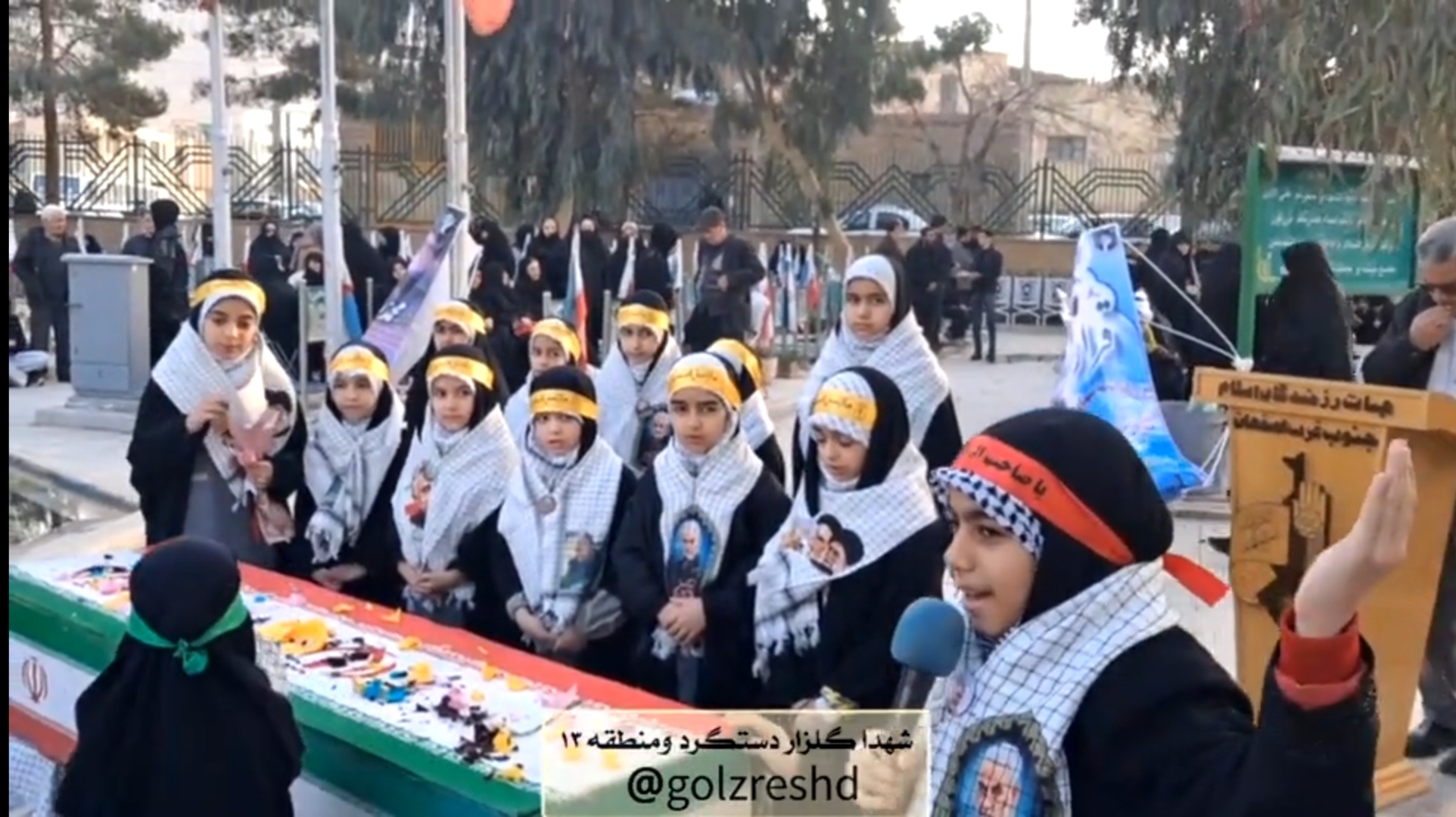 مراسم ویژه غبار روبی و گل افشانی مزار منور شهدا و بزرگداشت شهدای بهمن ماه دفاع مقدس آرمیده در گلزار شهدا دستگرد