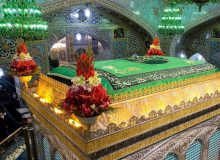 آیین تعويض گل‌های ضریح مطهر رضوی همزمان با سالروز ولادت امام رضا علیه‌السلام