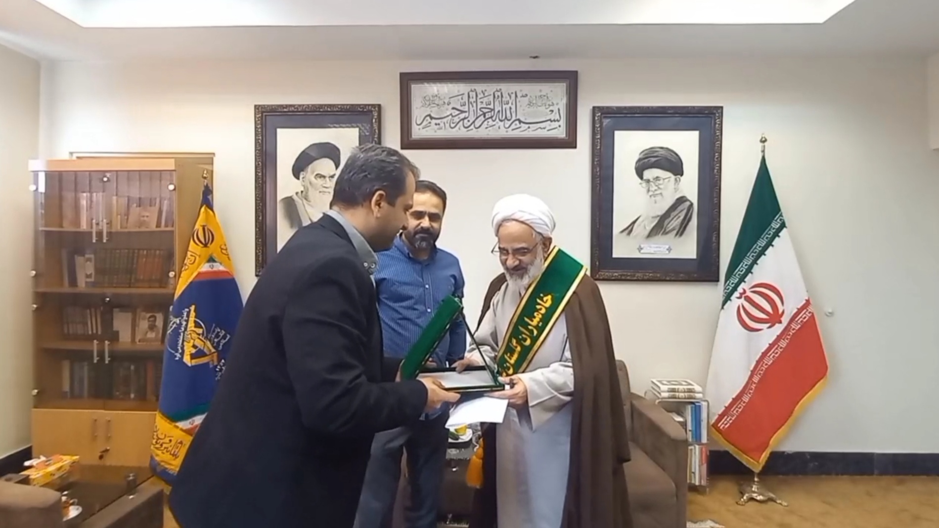 حجه الاسلام و المسلمین حاجی صادقی نماینده محترم ولی فقیه در سپاه پاسداران انقلاب اسلامی به جمع خادمیاران افتخاری شهدای کشور پیوست