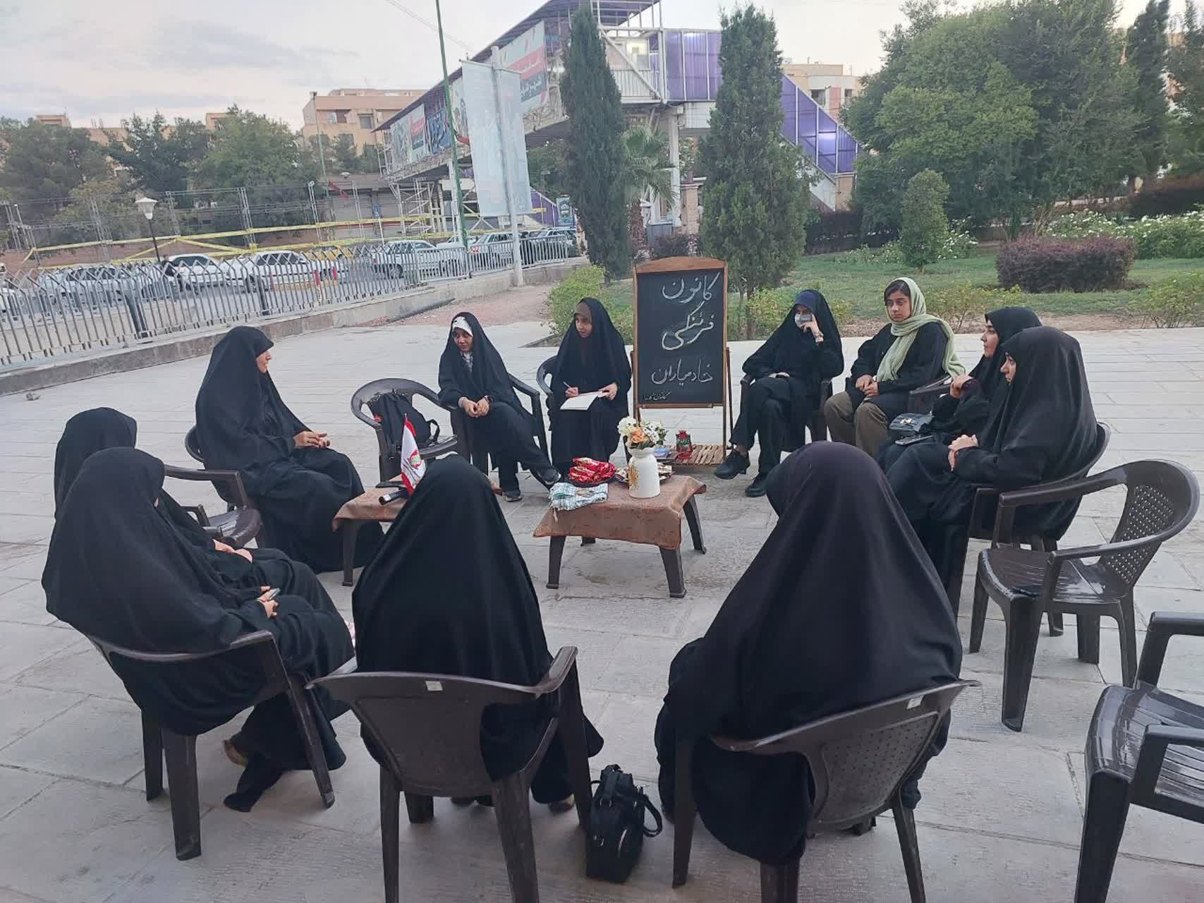 تأکید بر نقش‌آفرینی زنان در فعالیت‌های فرهنگی گلستان شهدا با محوریت اربعین حسینی