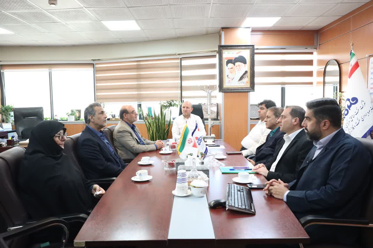 دیدار و تقدیر انجمن همسران شهدا و مدیر خادمیاران شهدای استان فارس
