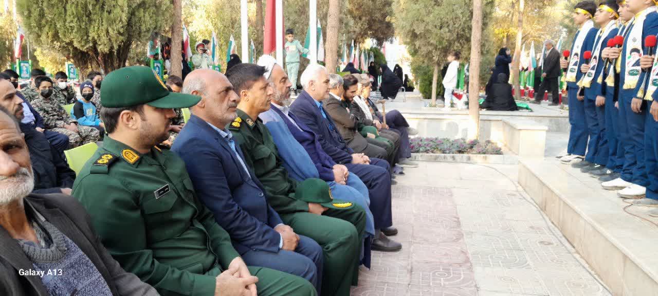 مراسم عطر افشانی قبور مطهر شهدا به مناسبت هفته بسیج