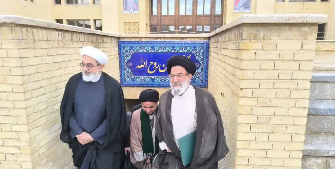 ادای احترام و تجدید میثاق با آرمان های امام خمینی (ره)و دیدار با خانواده شهدا با حضور معاون قوه قضائیه و رئیس سازمان قضایی نیروهای مسلح کشور