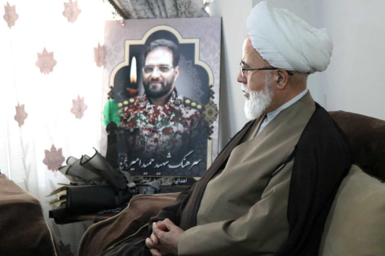 حضور حجتالاسلاموالمسلمین غفوری نماینده ولیفقیه در استان و امام جمعه کرمانشاه درمنزل شهید والامقام حمید امیریان