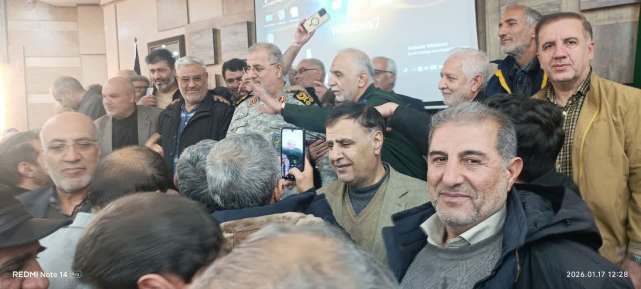 عکس یادگاری پیشکسوتان دفاع مقدس با سردار سپهبد شهید پاکپور