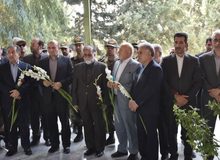 گلباران و عطرافشانی گلزار شهدای خرم آباد