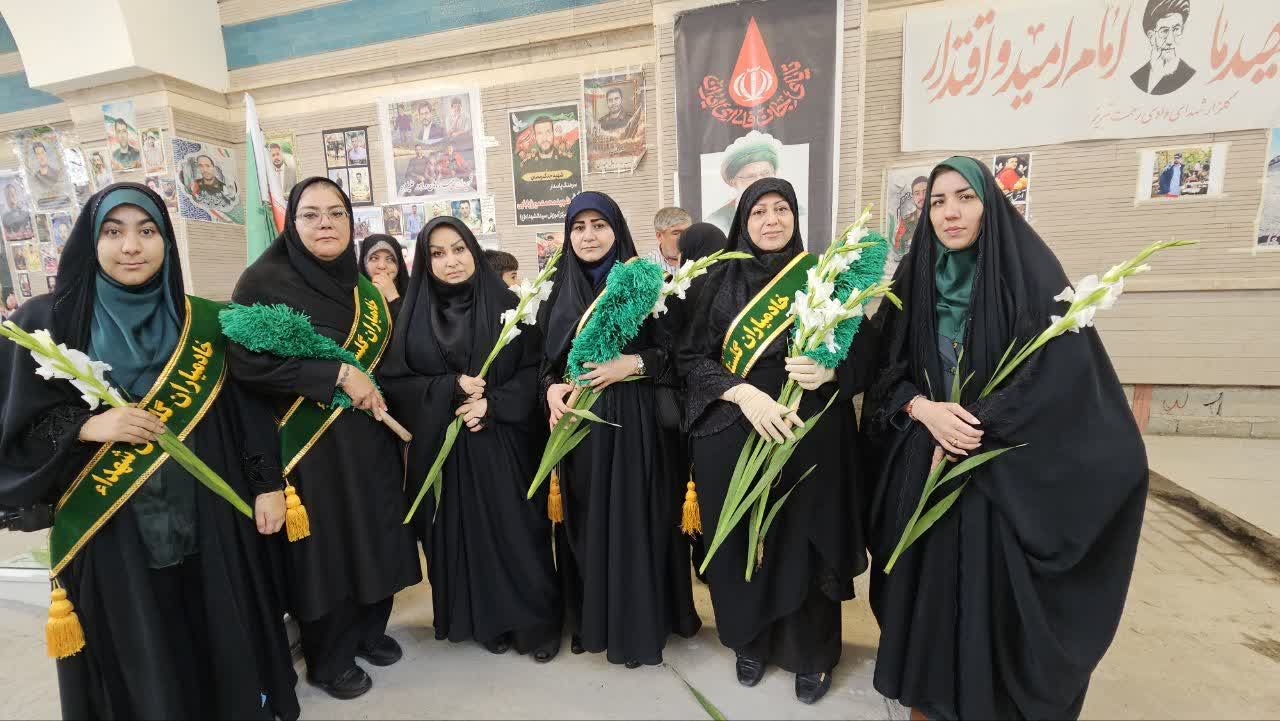 گرامیداشت هفته دفاع مقدس در گلزار شهدای وادی رحمت